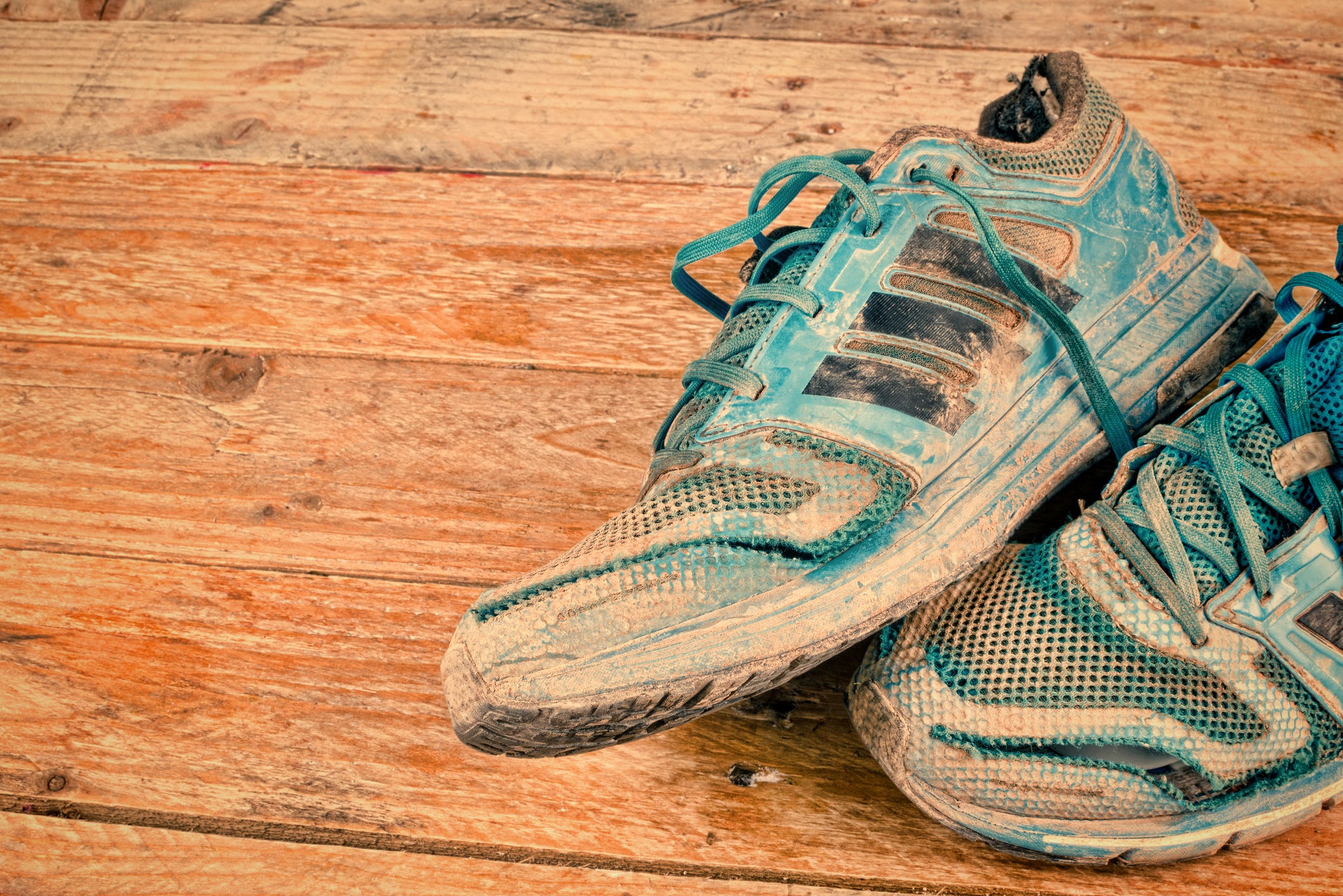 putting running shoes in washing machine